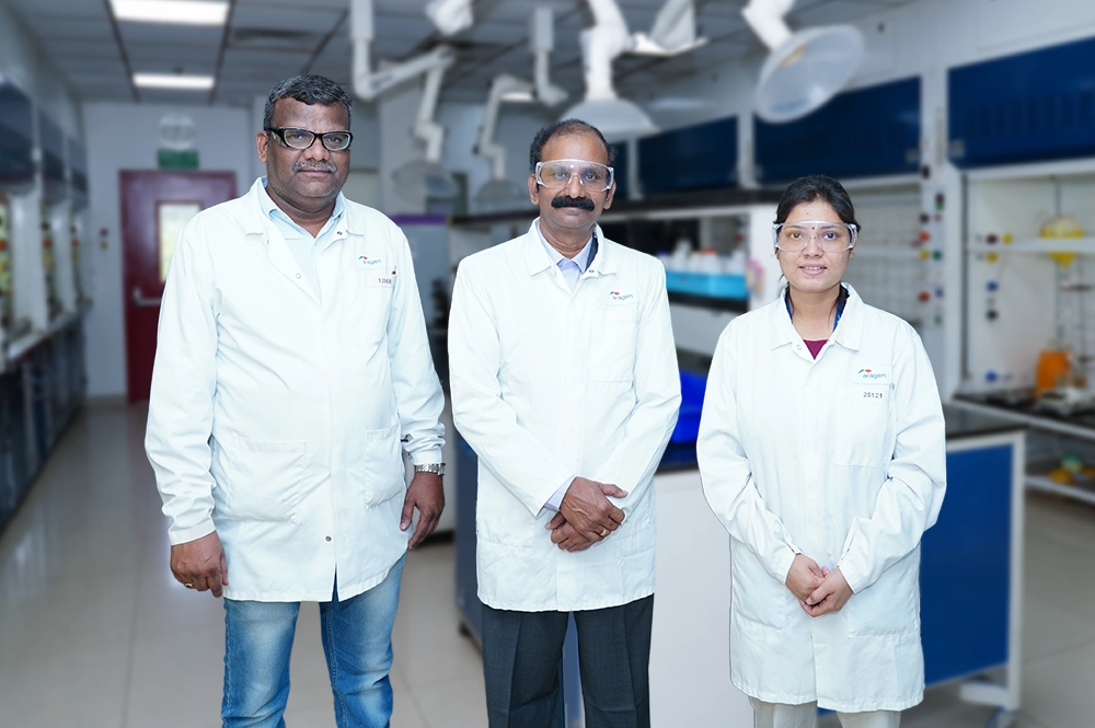 Aragen Academy scientists and mentors in a research laboratory